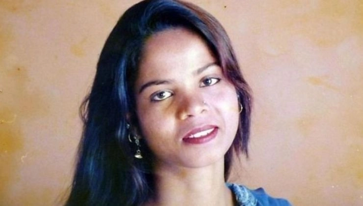 पाकिस्तान से कनाडा पहुंचीं आसिया बीबी, ईशनिंदा के आरोप में जेल में बिताए थे 8 साल - Asia bibi went to Canada from Pakistan