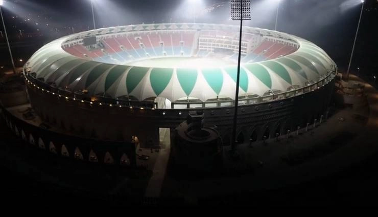 इकाना स्टेडियम में बैनर गिरे दर्शकों के ऊपर, AUSvsSL के खिलाड़ी भी हुए हैरान (Video)