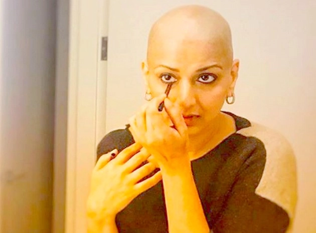 कैंसर की जंग जीतकर भारत लौटीं सोनाली बेन्द्रे - sonali bendre returns from new york to mumbai after cancer treatment