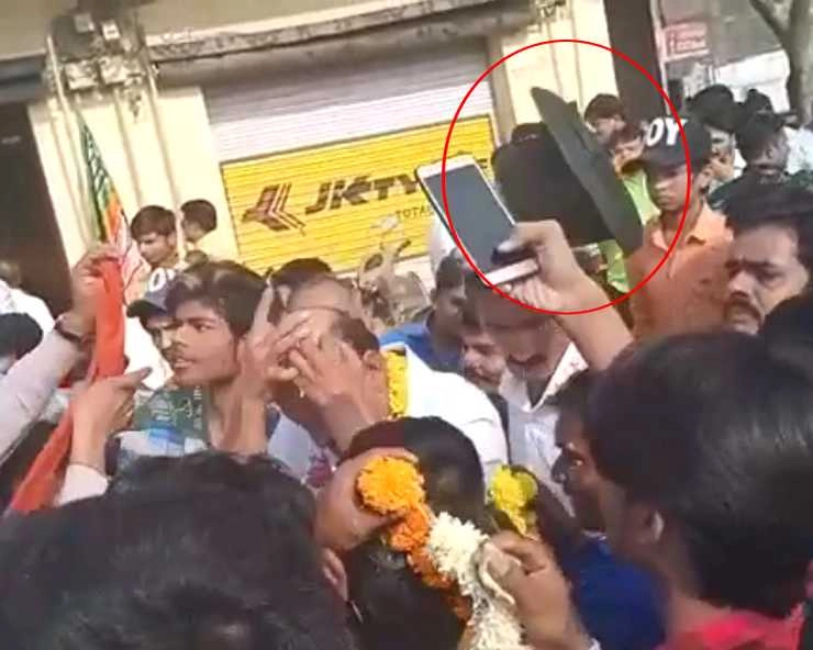 इंदौर में सुदर्शन गुप्ता की टोपी उछली (देखें वीडियो)