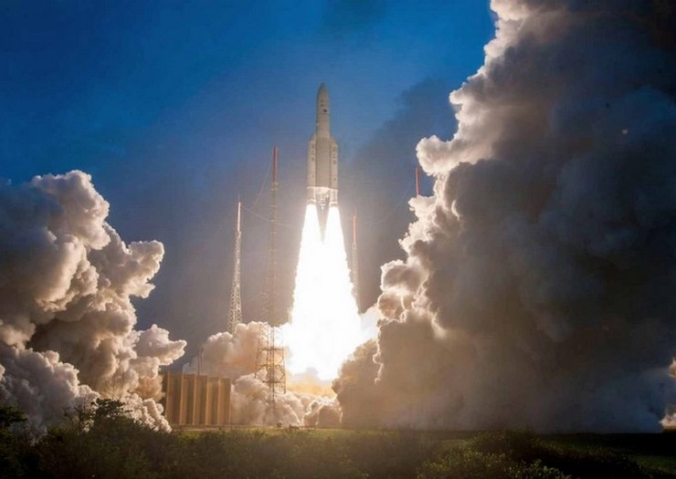 ISRO की बड़ी कामयाबी, देश का सबसे भारी उपग्रह जीसैट-11 लॉन्च, बढ़ेगी इंटरनेट की स्पीड