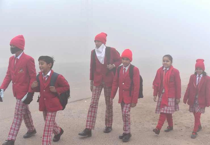 दिल्ली सरकार ने देर रात वापस लिया आदेश, स्कूलों में शीतकालीन छुट्‍टियों पर फैसला आज - Delhi cold, decision of winter holidays in school cancled