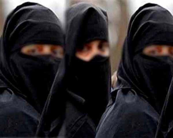 दिल्ली में बुर्के पर बवाल, वोटिंग से पहले भाजपा की शिकायत - Ruckus over burqa in Delhi, BJP complains before voting