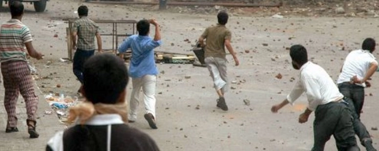 जम्मू कश्मीर में पत्थरबाजों से निपटने के लिए कालीमिर्च बम