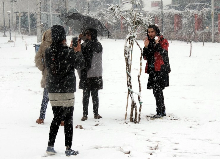 मौसम अपडेट : बर्फबारी और शीतलहर के कारण उत्तरी भारत में सर्दी का सितम जारी...