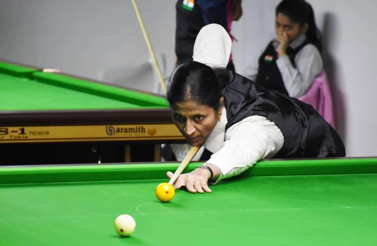 Uma Devi।54 साल की उमा देवी 7वीं बार बनी राष्ट्रीय बिलियर्ड्‍स चैंपियन, 21 साल की कीरत को हराया - National Billiards R. Uma Devi Champion