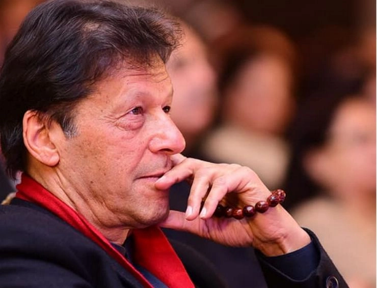 पाकिस्तान में सियासी बवाल, क्या आज प्रधानमंत्री पद से इस्तीफा दे देंगे इमरान?