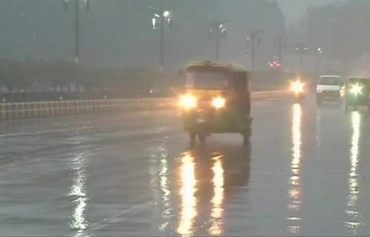 मौसम अपडेट : बारिश ने बदला मौसम का मिजाज, दिल्ली को मिली गर्मी से राहत