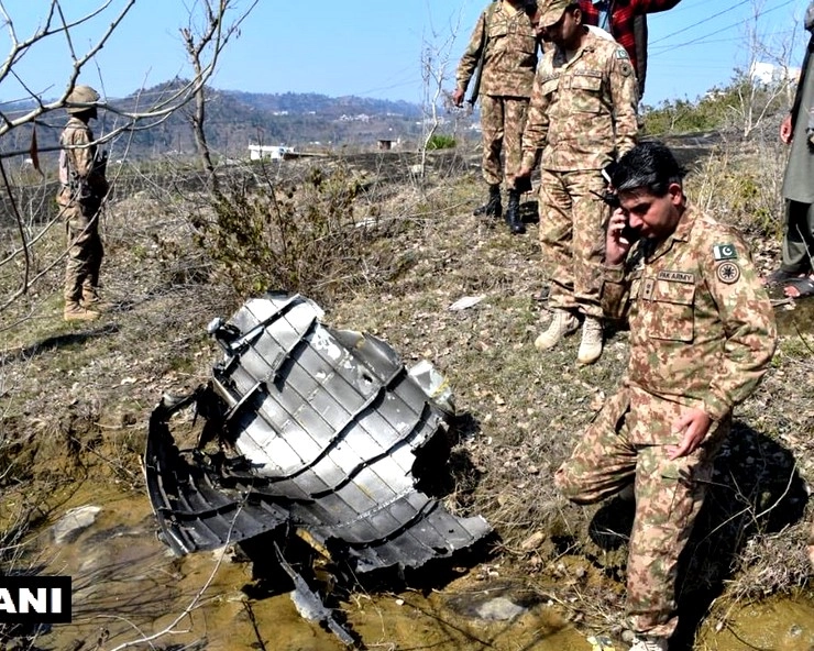 F-16 क्रेश होने के बाद अपनी ही जमीं पर उतरा था पाकिस्तानी पायलट, भीड़ ने भारतीय समझकर पीट-पीटकर ली जान - crashed f16 pakistan pilot was beaten by mob in pakistan