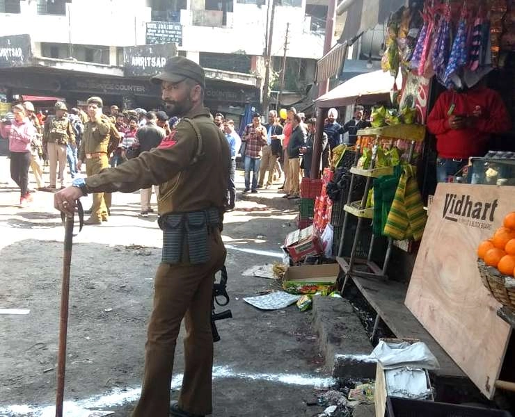 जम्मू: बस स्टेशनवर ग्रेनेड हल्ला, एकाचा मृत्यू, 32 लोक जखमी