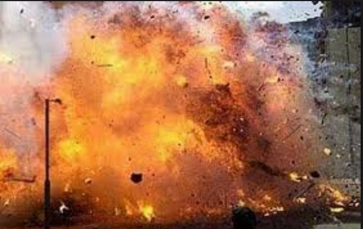 UP में पटाखा फैक्टरी में विस्फोट, 4 लोगों की मौत, कई घायल - Blast in firecracker factory in Uttar Pradesh