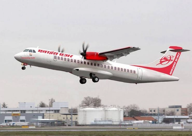 जयपुर में एलाइंस एयर का विमान आपात स्थिति में उतरा
