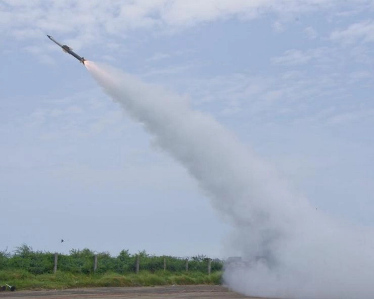 भारत ने टैंकरोधी गाइडेड मिसाइल हेलिना और ध्रुवास्त्र का किया सफल परीक्षण
