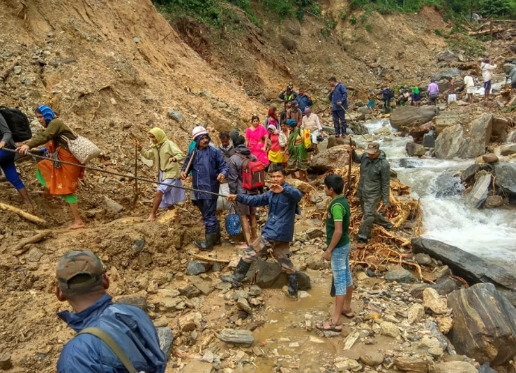मौसम अपडेट : केरल में मूसलधार बारिश का कहर, बाढ़ व भूस्खलन से 60 लोगों की मौत