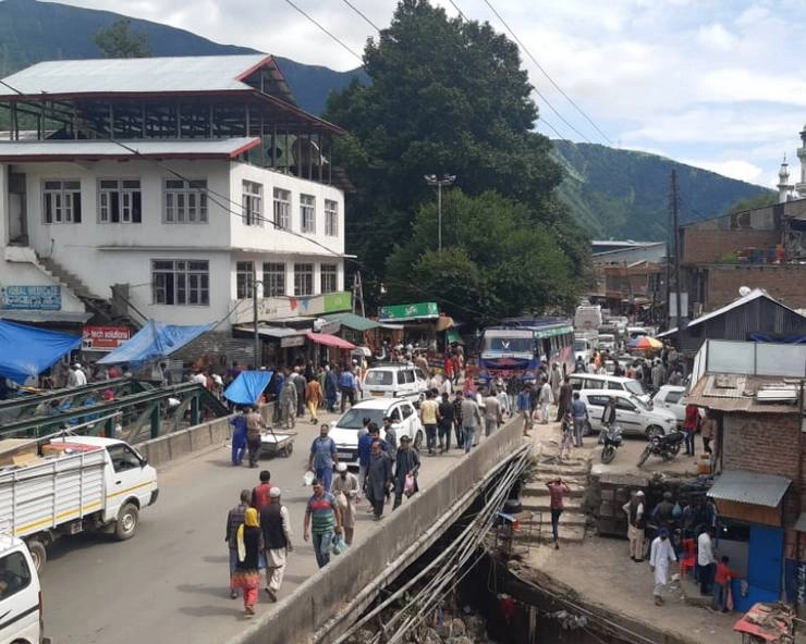 अनुच्छेद 370 की समाप्ति के बाद पटरी पर लौट रहा कश्मीर का जनजीवन