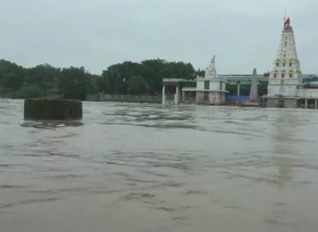 मध्यप्रदेश में भारी बारिश का कहर, पशुपतिनाथ मंदिर में शिवना का पानी, बालाघाट में 150 का रेस्क्यू
