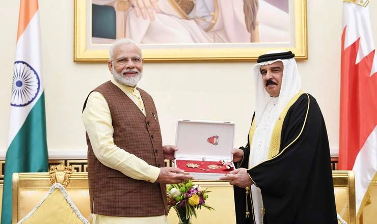 बहरीन में पीएम नरेंद्र मोदी 'द किंग हमाद ऑर्डर ऑफ द रेनेसां' से हुए सम्मानित - Prime Minister Narendra Modi Bahrain The King Hamad Order of the Renaissance