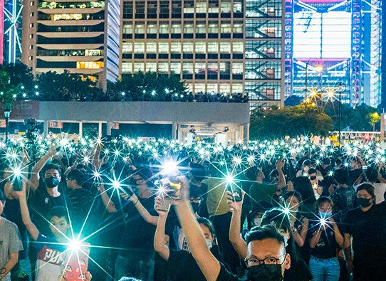 हांगकांग में हिंसक हुआ प्रदर्शन, 29 लोग हिरासत में - Violent demonstration in hong kong