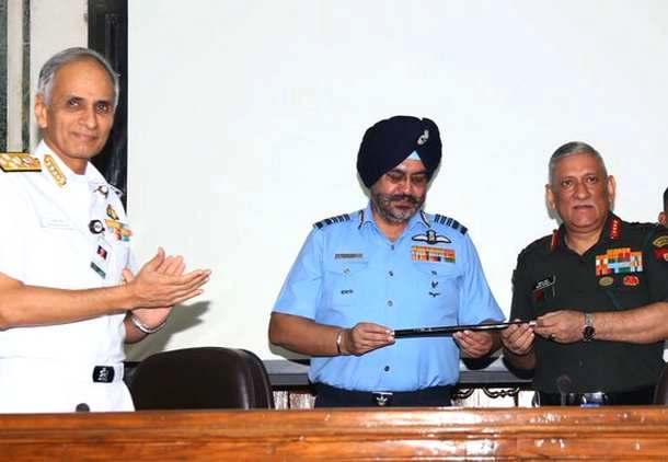 General Bipin Rawat । सेनाध्यक्ष बिपिन रावत बने चीफ ऑफ स्टाफ कमेटी के प्रमुख - BS Dhanoa handed over baton to COSC Chief of the Army Staff General Bipin Rawat
