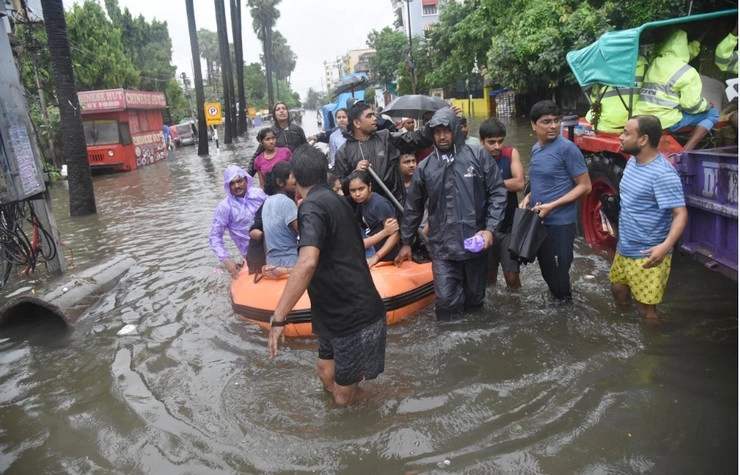 Patna flood | बारिश से बिहार में हाहाकार : 25 की मौत, 24 जिलों में जारी हुआ रेड अलर्ट