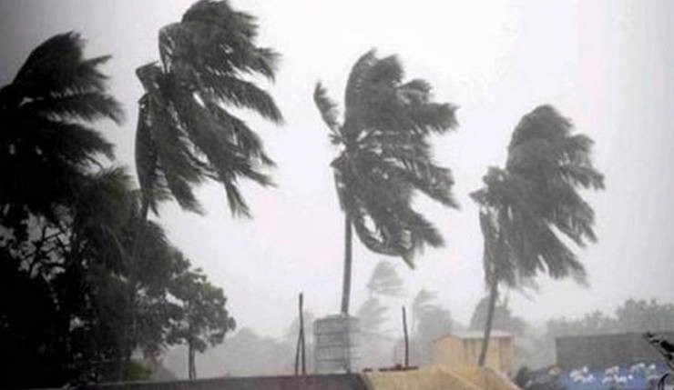Meghalaya में तूफान से कई मकान क्षतिग्रस्त, 400 से अधिक लोग प्रभावित - Many houses damaged by storm in Meghalaya