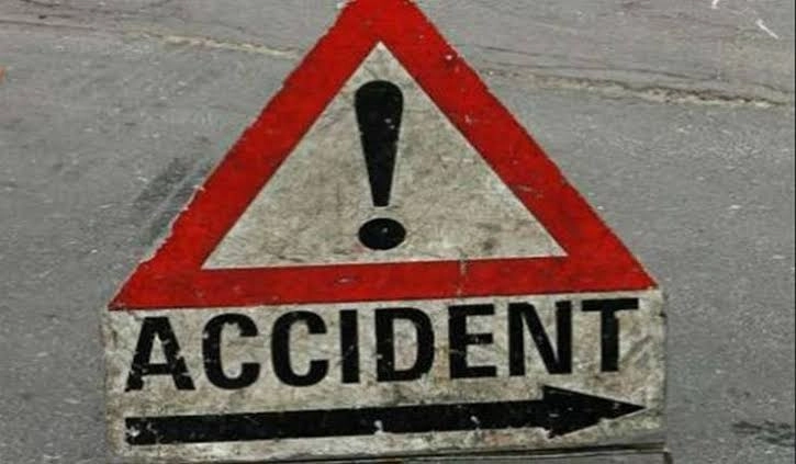 इंदौर में भीषण सड़क दुर्घटना, 2 कारों की टक्कर में 6 लोगों की मौत - road accident in indore 6 people killed