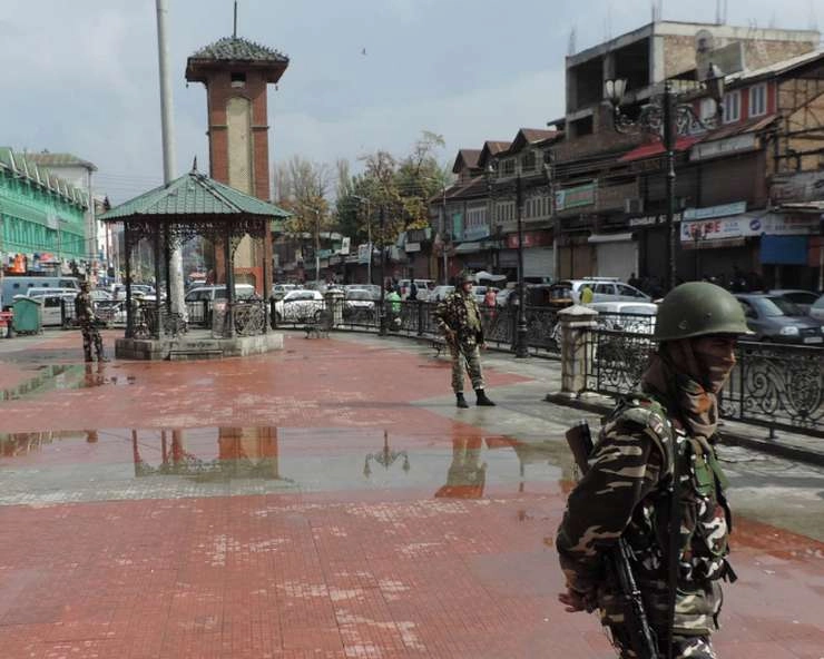 आतंकियों ने कश्मीर विश्वविद्यालय के नजदीक ग्रेनेड फेंका, कई घायल - Srinagar grenade injured terrorist