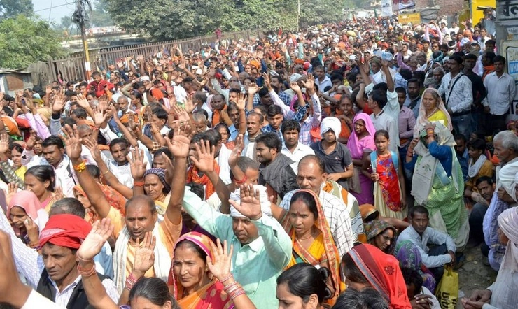 14 कोसी परिक्रमा में दिखा रामनगरी में आपसी प्रेम... - 14 Kosi revolutions in Ayodhya