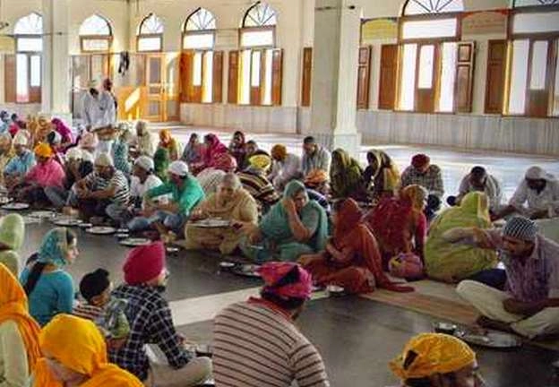 Guru Nanak Jayanti 2019 : सिख धर्म में लंगर की शुरुआत किसने और कब की, जानिए