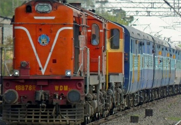 आंध्र प्रदेश में ट्रेन के इंजन का पहिया टूटा, बाल-बाल बचे यात्री - Train engine wheel breaks in Andhra Pradesh