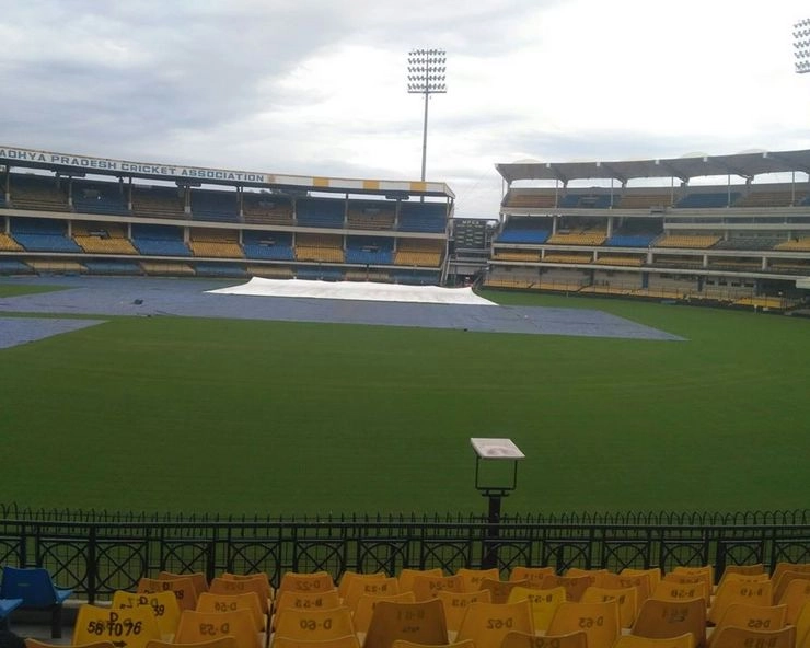 500 से 2000 रुपए देकर खचाखच भरे होलकर स्टेडियम में बैठे दर्शकों के अरमानों पर फिरा पानी - Indore cricket fans left dejected after rain abandoned cricket action in Holkar