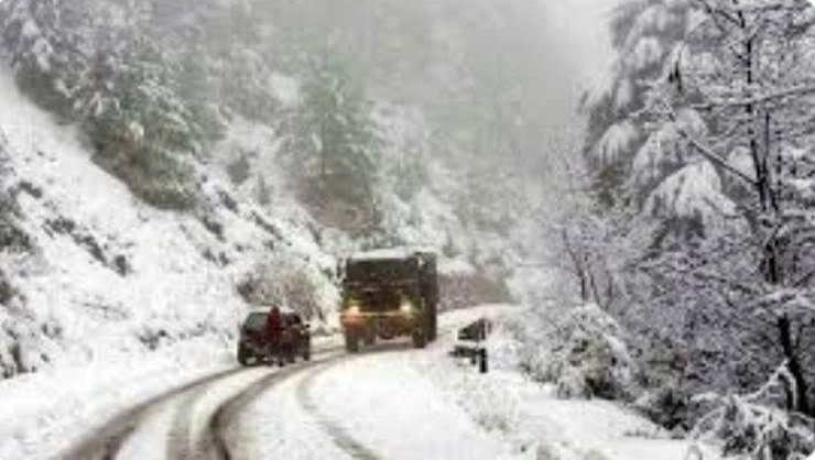 भूस्खलन से बंद जम्मू-श्रीनगर राष्ट्रीय राजमार्ग 2 दिन बाद खुला