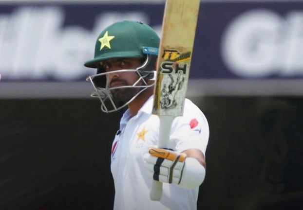 टॉप 10 टेस्ट बल्लेबाजों में शामिल बाबर आजम ने लिया अपना पहला अंतरराष्ट्रीय विकेट (वीडियो)