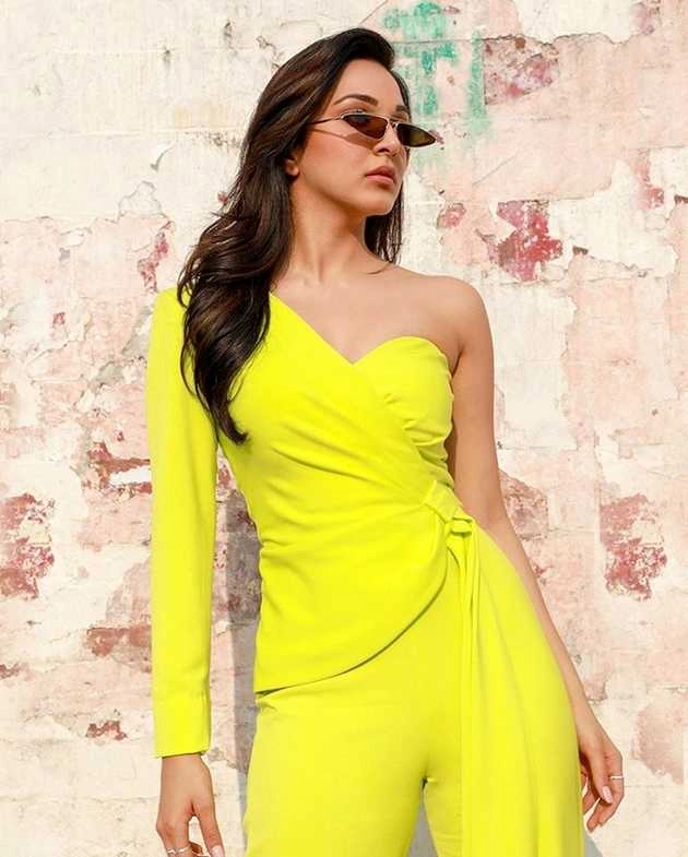 येलो कलर की ड्रेस में कियारा आडवाणी का हॉट अंदाज, तस्वीरें हो रही वायरल - good newwz actress kiara advani hot photos goes viral