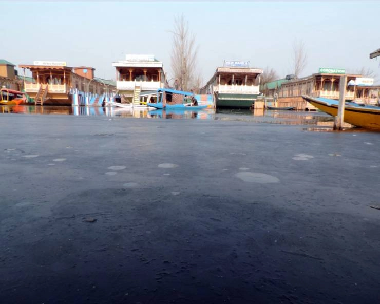 कश्मीर में जम रही डल झील पर क्रिकेट खेलने का इंतजार है कश्मीरियों को - people of kashmir wants to play cricket on Dal lake