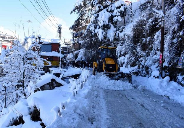 कश्मीर में भारी बर्फबारी, उत्तर पश्चिम राज्यों में चलेगी शीत लहर, इन राज्यों में गिरेगा पानी - Heavy snowfall in Kashmir, Cold wave in North west state