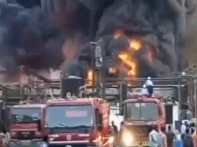 वडोदरा में फैक्टरी में विस्फोट, 5 की मौत, 15 घायल - Vadodara factory explosion