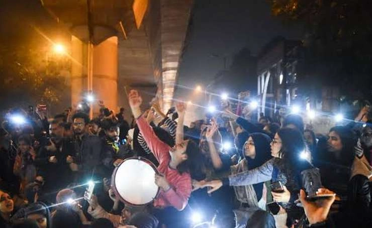 दिल्ली की ‍जामिया यूनिवर्सिटी में फिर फायरिंग, छात्रों का हंगामा, पुलिस ने कहा- सबूतों के आधार पर करेंगे कार्रवाई - Jamia Millia Islamia  CAA