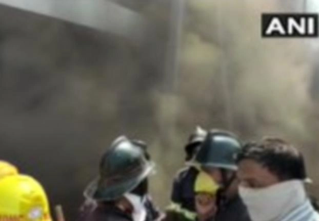 ठाणे के मॉल में लगी भीषण आग, 350 लोग बचाए गए - Heavy fire in Thane mall, 350 people rescued