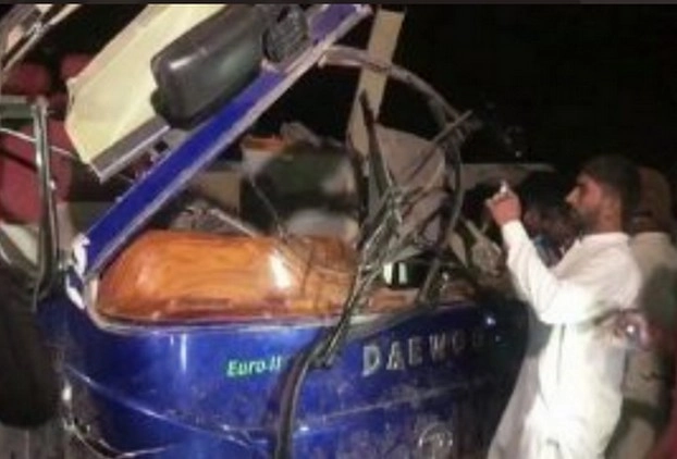 पाकिस्तान में रेलवे क्रॉसिंग पर बस की ट्रेन से टक्कर में 20 की मौत