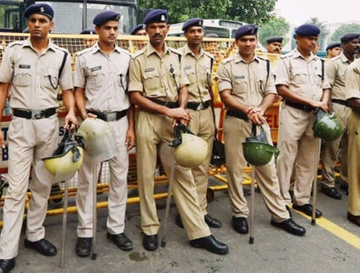 इंदौर पुलिस का अजीबोगरीब फैसला, सजा के बदले दे दिया इनाम | Indore police