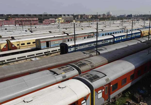 रेल सेवाओं पर पड़ा कृषि आंदोलन का असर, यहां नहीं चल रही हैं ट्रेनें - trains and farmers agitation in Punjab