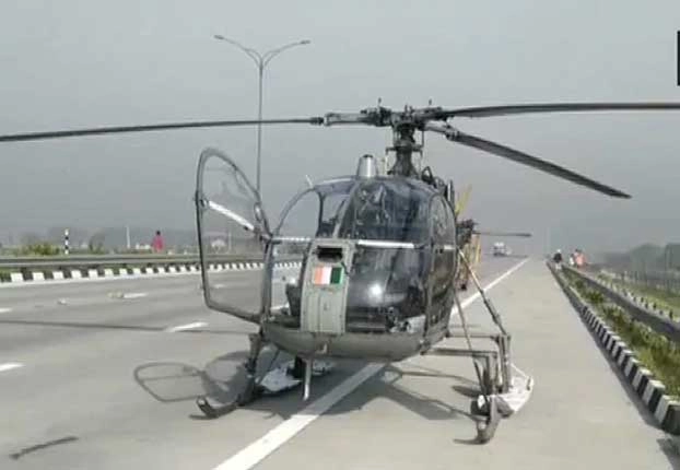 चीता हेलीकॉप्टर की ईस्टर्न पेरिफेरल एक्सप्रेस-वे पर इमरजेंसी लैंडिंग, आधे घंटे बाद फिर भरी उड़ान - IAF Helicopter Makes Emergency Landing
