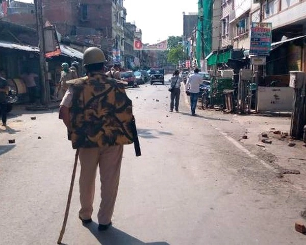कानपुर में पुलिस और स्वास्थ्य विभाग की टीम पर पथराव, 4 गिरफ्तार - Stones on police and health department team in Kanpur