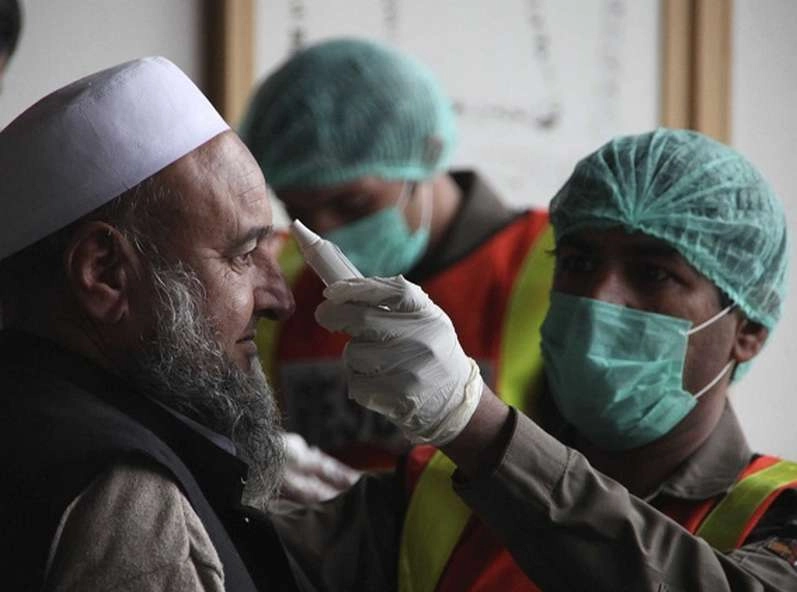 पाकिस्तान में Covid 19 के मामले 15,000 के पार, अब तक 327 लोगों की मौत - pakistan coronavirus positive cases cross 15 thousand