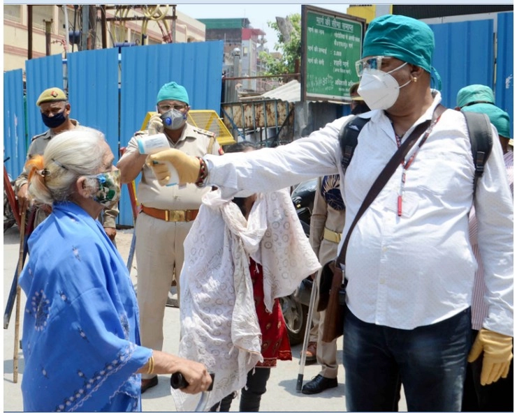 महाराष्ट्र में वृद्धाश्रम में कोरोना विस्फोट, वैक्सीन की दोनों डोज ले चुके 69 लोग संक्रमण की चपेट - 69 people found corona positive in old age home at bhiwandi maharashtra