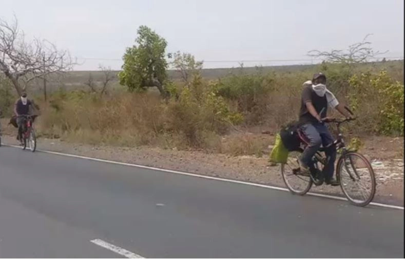 Bicycle thieves: पलायन के दर्द में चोरी की एक कहानी… मैं एक मजबूर यात्री हूं, कसूरवार हूं, माफ कर दीज‍िएगा… - Cycle thieve