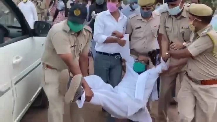 UP : बसों पर राजनीति गरमाई, कांग्रेस प्रदेश अध्यक्ष पुलिस हिरासत में - clash between uttar pradesh police and up congress chief ajay kumar lallu