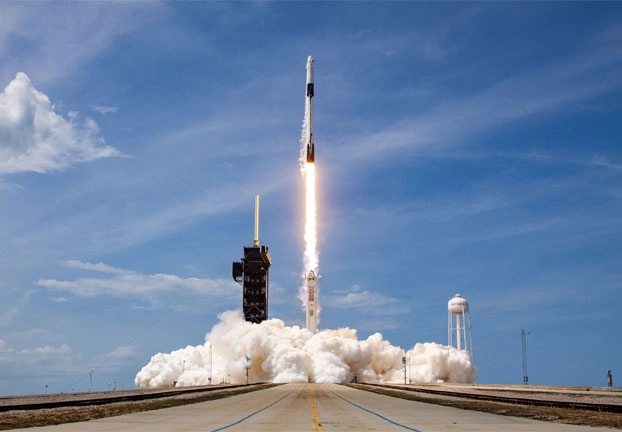 अंतरिक्ष से धड़ाधड़ गिर रहे हैं स्पेसएक्स के सेटेलाइट - SpaceX Loses 40 Of 49 Starlink Satellites