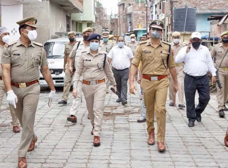 कोरोना काल : कानपुर आईजी ने सार्वजनिक स्थल पर नहीं पहना मास्क, भरा जुर्माना - Corona Lockdown : Kanpur IG filled fine for not wearing mask